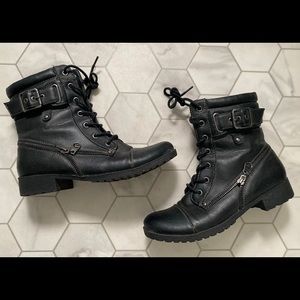 Women’s, 6 1/2, Guess Boots.